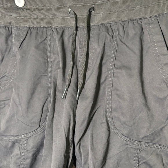 The North Face Medium Grey Shorts - Picture 2 of 5